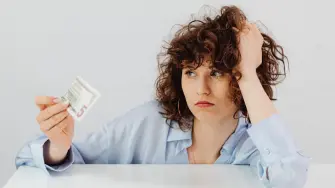 Comprar una vida que no se puede sostener económicamente es causa de sobreendeudamiento.