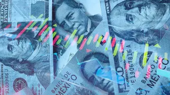 El peso mexicano perdió terreno, en un mercado a la espera de noticias sobre las negociaciones de paz de Estados Unidos e Irán, y que asimiló cifras locales clave.

Para más información del tema, visita: https://www.eleconomista.com.mx/mercados/precio-dolar-hoy-22-mayo-2026-cuanto-cerro-20260522-814960.html

¡Síguenos en nuestras redes sociales para mantenerte informado!

Twitter: https://twitter.com/eleconomista 
Facebook: https://www.facebook.com/ElEconomista.mx
Instagram: https://www.instagram.com/eleconomistamx
LinkedIn: https://www.linkedin.com/company/el-economista/

#ElEconomista #TipodeCambio
