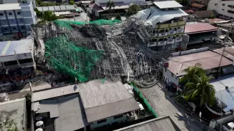 Equipos de rescate filipinos buscaban el domingo a una veintena de personas desaparecidas por el derrumbe mortal de un edificio en el norte del país, bajo el que personas atrapadas gritaban de dolor, informaron las autoridades.

¡Síguenos en nuestras redes sociales para mantenerte informado!

Twitter: https://twitter.com/eleconomista 
Facebook: https://www.facebook.com/ElEconomista.mx
Instagram: https://www.instagram.com/eleconomistamx
LinkedIn: https://www.linkedin.com/company/el-economista/

#ElEconomista #AFP #Filipinas