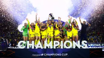 Jugadoras del América Femenil celebran su campeonato.