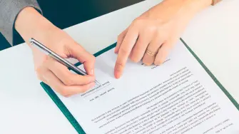 Especialistas advierten que este tipo de acuerdo no transfiere la propiedad del inmueble y recomiendan revisar el estatus jurídico antes de entregar anticipos o firmar contratos privados