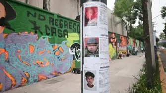 Varios activistas colocaron los rostros de personas desaparecidas en la zona del Estadio Azteca en Ciudad de México, para crear conciencia sobre esta crisis previo a la celebración del Mundial de fútbol de Norteamérica 2026. 
¡Síguenos en nuestras redes sociales para mantenerte informado! 

Twitter: https://twitter.com/eleconomista 
Facebook: https://www.facebook.com/ElEconomista.mx 
Instagram: https://www.instagram.com/eleconomistamx 
LinkedIn: https://www.linkedin.com/company/el-economista/ 

#ElEconomista #EETV