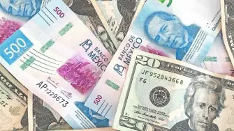El peso retrocedió por segunda jornada en un mercado que se mantiene atento a la guerra de Estados Unidos e Irán y las declaraciones del presidente estadounidense Donald Trump.

Para más información del tema, visita: https://www.eleconomista.com.mx/mercados/precio-dolar-hoy-27-mayo-2026-cuanto-cerro-20260527-815664.html

¡Síguenos en nuestras redes sociales para mantenerte informado!

#ElEconomista #TipodeCambio