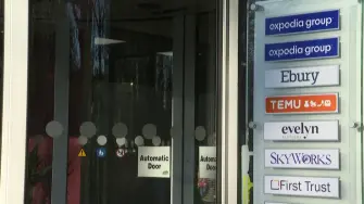 La UE impuso el jueves una multa de 200 millones de euros al gigante chino del comercio en línea Temu, por haber permitido la venta a consumidores europeos de productos ilegales, entre ellos juguetes peligrosos para bebés o cargadores defectuosos.

¡Síguenos en nuestras redes sociales para mantenerte informado! 

Twitter: https://twitter.com/eleconomista 
Facebook: https://www.facebook.com/ElEconomista.mx 
Instagram: https://www.instagram.com/eleconomistamx 
LinkedIn: https://www.linkedin.com/company/el-economista/ 

#ElEconomista #EETV