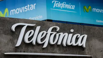 The sign of Telefonica's subsidiary Movistar is seen in Caracas on April 21, 2017. Venezuelan President Nicolas Maduro denounced Thursday Spanish mobile phone company Movistar collaborated in a "coup call" by the opposition and ordered an investigation. (Photo by FEDERICO PARRA / AFP)