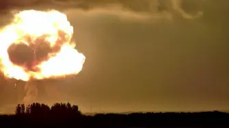 El cohete New Glenn de Blue Origin explotó el jueves en la plataforma de lanzamiento en Cabo Cañaveral durante una prueba, un revés a las ambiciones espaciales del multimillonario Jeff Bezos.

¡Síguenos en nuestras redes sociales para mantenerte informado!

#ElEconomista #BlueOrigin