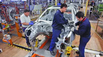 Además de ese requisito, el equipo estadounidense planea aumentar el porcentaje mínimo de 75% de contenido regional en las unidades, de acuerdo con fuentes consultadas por The Wall Street Journal.

Para más información del tema, visita: https://www.eleconomista.com.mx/empresas/trump-pide-50-contenido-eu-autos-t-mec-20260531-816228.html

¡Síguenos en nuestras redes sociales para mantenerte informado!

#ElEconomista #Trump #T-MEC