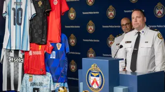 El superintendente de la policía de Toronto , David Ecklund, habla sobre el decomiso.