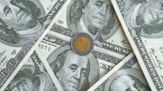 El peso mexicano cayó en un mercado cauteloso después de que Irán se retiró de las negociaciones indirectas con EU que buscan terminar con la guerra.

Para más información del tema, visita: https://www.eleconomista.com.mx/mercados/precio-dolar-hoy-1-junio-2026-cuanto-cerro-20260601-816331.html

¡Síguenos en nuestras redes sociales para mantenerte informado!

#ElEconomista #TipodeCambio