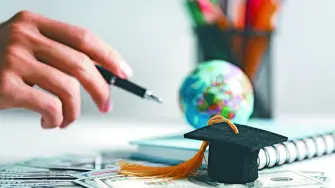 La preocupación de un estudiante refleja los desafíos y decisiones que implica construir un proyecto académico fuera del país.
