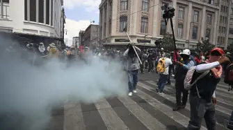 La organización condenó los actos de violencia como el intento de derribar vallas de protección en la calle 20 de Noviembre, daños a cristales de la Torre Bienestar, vandalismo contra una grúa y la retención ilegal de un camión recolector de basura.