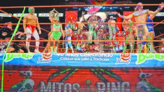 La Catedral de la Lucha libre se enciende con un espectáculo que fusiona combate en el ring, danza ritual y narrativa audiovisual, donde luchadores y danzantes escenifican la cosmogonía prehispánica y la lucha del bien y el mal, la vida y la muerte, en el cuadrilátero. Estreno el 11 de junio.

Para más información del tema, visita: https://www.eleconomista.com.mx/arteseideas/mitos-ring-dioses-descienden-pancracio-20260604-817019.html 

¡Síguenos en nuestras redes sociales para mantenerte informado!

#ElEconomista #LuchaLibre