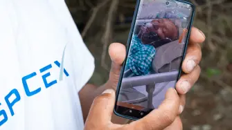 Karma Gyalje Sherpa, an Everest guide and a relative of mountaineer Dawa Sherpa, shows a photograph of Dawa Sherpa undergoing treatment in the intensive care unit (ICU) at HAMS Hospital in Kathmandu on June 5, 2026. The family of a Nepali climber who dragged himself off Mount Everest six days after being abandoned called for an investigation into rescue efforts, as doctors said on June 5 he is in a stable condition and recovering in hospital. Mountaineer Dawa Sherpa, 57, vanished in bitter conditions on the upper reaches of the world's highest mountain early on May 30. His family thought he was dead, and had even begun ritual mourning prayers. (Photo by PRABIN RANABHAT / AFP)