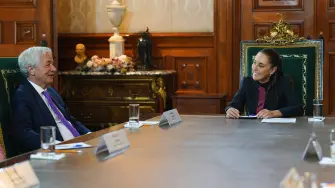El director ejecutivo de J.P. Morgan, Jamie Dimon, fue recibido por la presidenta Claudia Sheinbaum en Palacio Nacional.