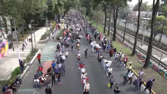 Mientras arrancaba el Mundial 2026 en la Ciudad de México, diversas organizaciones sociales realizaron manifestaciones cerca del Estadio Azteca y el Zócalo para exigir atención a demandas relacionadas con pensiones, salarios, educación y derechos humanos. Las protestas coincidieron con las celebraciones de inauguración y generaron afectaciones en los accesos a algunas de las principales sedes del evento.