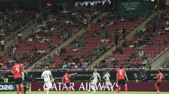 El partido entre Corea del Sur y República Checa en Guadalajara abrió el debate sobre el costo de los boletos en el Mundial 2026. Aunque FIFA reportó más de 44 mil asistentes, la imagen de múltiples asientos vacíos generó críticas entre aficionados, quienes señalan que los altos precios están alejando al público de la Copa del Mundo.