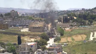 Israel lanzó nuevos ataques el viernes en el sur de Líbano y emitió órdenes de evacuación en varias localidades de la zona, después de que el grupo proiraní Hezbolá rechazara un alto al fuego.