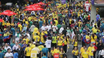 Colombia se apropió del Estadio Ciudad de México, siendo este su primer partido de Copa del Mundo en territorio mexicano.