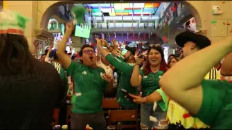 Los mexicanos podrán seguir cantando a todo pulmón "Cielito lindo": México, uno de los tres anfitriones, se convirtió el jueves en el primer clasificado a dieciseisavos de final del Mundial 2026.
¡Síguenos en nuestras redes sociales para mantenerte informado!

Twitter: https://twitter.com/eleconomista 
Sitio web: https://www.eleconomista.com.mx/ 
Facebook: https://www.facebook.com/ElEconomista.mx 
Instagram: https://www.instagram.com/eleconomistamx

#ElEconomista #EETV #Mundial2026