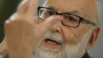 El físico François Englert recibió el Premio Nobel de Física junto con el británico Peter Higgs, fallecido en 2024.