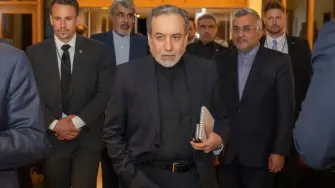 La delegación de Irán abandonó el domingo el recinto suizo donde había mantenido conversaciones con Estados Unidos para poner fin a la guerra en Oriente Medio, informó la agencia estatal iraní, después de que Donald Trump amenazara con nuevos ataques contra la república islámica.