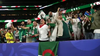Aficionados en Algeria y Jordan se reunieron para vivir la emoción del Mundial 2026 y demostrar que el futbol sigue siendo un fenómeno global capaz de unir culturas, ciudades y millones de personas alrededor del mundo.

¡Síguenos en nuestras redes sociales para mantenerte informado!