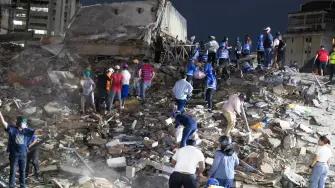 La Guaira es un estado costero al norte del país y vecino a Caracas. Es el más afectado por los terremotos y ha sido declarado "zona desastre". Dos sismos consecutivos, el primero de magnitud 7,2 y el segundo de 7,5, estremecieron el territorio venezolano sacudiendo varias regiones del país.