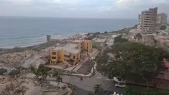 Colapsan edificios enteros en Carabobo por dos potentes terremotos que han sacudido Venezuela. Dos terremotos de magnitud 7,2 y 7,5 sacudieron el centro de Venezuela la noche del miércoles con apenas un minuto de diferencia.