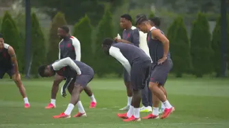La selección de Ecuador realizó su último entrenamiento antes de enfrentar a México en un partido clave que definirá el pase a los octavos de final del Mundial 2026.

¡Síguenos en nuestras redes sociales para mantenerte informado!

Twitter: https://twitter.com/eleconomista 
Sitio web: https://www.eleconomista.com.mx/ 
Facebook: https://www.facebook.com/ElEconomista.mx 
Instagram: https://www.instagram.com/eleconomistamx