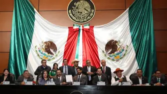 El nuevo Auditor Superior de la Federación, Aureliano Hernández Palacios Cardel, presentó ante la Cámara de Diputados los resultados de su primera fiscalización, la cual corresponde a la primera entrega de la Cuenta Pública 2025.

¡Síguenos en nuestras redes sociales para mantenerte informado!
