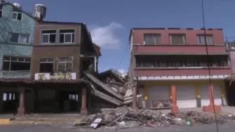 El Junquito, un pueblo turístico cercano a Caracas que sufrió los efectos de los terremotos en Venezuela, quedó olvidado en medio de la emergencia, denuncian sus pobladores, que piden ayuda para retirar los escombros.