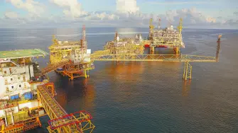 Con la guerra de Irán de fondo y la elevación de las cotizaciones de los hidrocarburos, las exportaciones de aceite de la petrolera estatal promediaron 431,801 barriles diarios, mientras que las importaciones de productos derivados sumaron 507,227 barriles por día.

Para más información del tema, visita: 
https://www.eleconomista.com.mx/empresas/primera-vez-compra-petroliferos-pemex-rebasa-envios-crudo-20260703-821518.html?facet=app&mode=light

¡Síguenos en nuestras redes sociales para mantenerte informado! 

Twitter: https://twitter.com/eleconomista 
Facebook: https://www.facebook.com/ElEconomista.mx 
Instagram: https://www.instagram.com/eleconomistamx 
LinkedIn: https://www.linkedin.com/company/el-economista/ 

#ElEconomista #EETV #Empresas