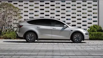 Tesla Model Y L 2027