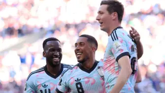En un duelo envuelto en polémica por la participación del delantero Folarin Balogun, Bélgica arrolló el lunes 4-1 a Estados Unidos en Seattle y se clasificó para cuartos de final del Mundial 2026, donde se medirá con España.

¡Síguenos en nuestras redes sociales para mantenerte informado!