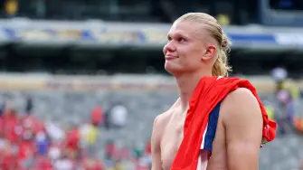 La alimentación de Erling Haaland llama la atención durante el Mundial por su alto consumo de proteína, hígado y corazón. Pero una dieta diseñada para un atleta de élite no siempre funciona fuera del alto rendimiento.

¡Síguenos en nuestras redes sociales para mantenerte informado!