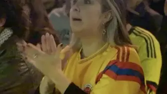 Un grupo de jóvenes colombianos desafía la dinámica comercial y de redes del fútbol actual y proyecta partidos sin patrocinadores ni marcas en Bogotá. Una forma de reivindicar al deporte más popular del mundo durante el Mundial más grande de la historia, que viene generando emociones a alto nivel en la afición, y también es un éxito comercial.