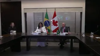 Canadá quiere cerrar un acuerdo comercial con el Mercosur antes del final del año, en un esfuerzo por buscar socios distintos a Estados Unidos, dijo este martes durante una visita a Brasil la ministra de Relaciones Exteriores, Anita Anand.

¡Síguenos en nuestras redes sociales para mantenerte informado!

Twitter: https://twitter.com/eleconomista 
Sitio web: https://www.eleconomista.com.mx/ 
Facebook: https://www.facebook.com/ElEconomista.mx 
Instagram: https://www.instagram.com/eleconomistamx

#ElEconomista #EETV #AFP