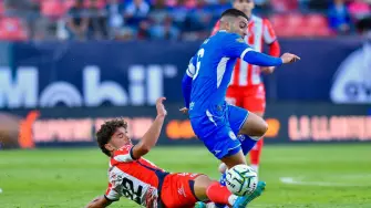 El mexicano Joel Huiqui se mantuvo invicto como entrenador del Cruz Azul.
