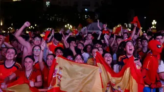 El mayor desafío para muchos españoles el lunes era sobrevivir a la jornada laboral, tras una larga noche de fiesta por la victoria de su selección ante Argentina en la final del Mundial de Norteamérica.