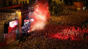 Madrid vivió una fiesta histórica tras el triunfo de España en la Final del Mundial 2026. Cerca de dos millones de aficionados salieron a las calles para celebrar el segundo título mundial de la selección, que fue recibida por el rey Felipe VI y el presidente del Gobierno, Pedro Sánchez.