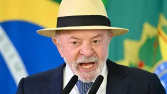 El presidente de Brasil, Luiz Inácio Lula da Silva, dijo este miércoles que su gobierno no va a quedarse "llorando" y buscará nuevos mercados ante el arancel del 25% que Estados Unidos impuso a varios productos brasileños.