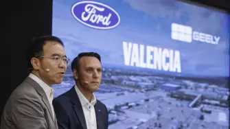 Anuncio conjunto entre directivos de Geely y Ford España.