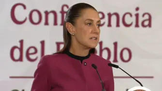 La presidenta Claudia Sheinbaum reiteró la necesidad de una regulación consensuada del uso de tecnología y celulares en las escuelas; además, sostuvo que el objetivo del gobierno no es únicamente prohibir los celulares, sino generar un cambio cultural que también involucre a las familias.