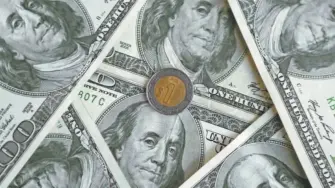 El peso avanza después de que el presidente ‌de Estados Unidos, Donald ⁠Trump, suspendió un ⁠ataque contra ‌Irán y anunció diálogos, sin prometer un acuerdo.

Para más información del tema, visita: https://www.eleconomista.com.mx/mercados/precio-dolar-hoy-3-agosto-2026-cuanto-cotiza-20260803-826357.html

Twitter: https://twitter.com/eleconomista 
Sitio web: https://www.eleconomista.com.mx/ 
Facebook: https://www.facebook.com/ElEconomista.mx 
Instagram: https://www.instagram.com/eleconomistamx 

#ElEconomista #EETV #Mercados