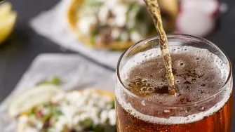 México llega al Día Internacional de la Cerveza como el mayor exportador del mundo: en 2025 vendió al exterior más de 6,267 millones de dólares. Dentro del país, ocho de cada 10 consumidores de alcohol eligen cerveza.