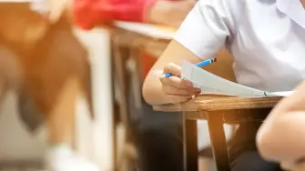 La infraestructura escolar concentra el 20.4% de las conversaciones digitales relacionadas con el regreso a clases en México.