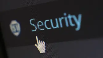 La IA ya participa en una de cada cuatro filtraciones maliciosas a escala mundial y en 19% de los ataques en América Latina, mientras modelos capaces de encontrar vulnerabilidades y alcanzar sistemas reales reducen el margen de respuesta de empresas que en México todavía automatizan parcialmente su defensa.