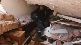 Los habitantes y las autoridades de Colombia han puesto en marcha una operación masiva de búsqueda y rescate para localizar a los supervivientes de un potente terremoto que sacudió las cercanías de San José del Palmar, en el departamento del Chocó, y que ha causado graves daños en las ciudades de Cali, Manizales y Pereira.