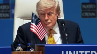 Cuatro organizaciones de defensa de los derechos humanos demandaron el martes al presidente estadounidense, Donald Trump, por las sanciones impuestas a miembros de la Corte Penal Internacional, medidas que según argumentan impiden a las víctimas de crímenes de guerra buscar justicia. 

Para más información del tema, visita: https://www.eleconomista.com.mx/internacionales/grupos-derechos-humanos-demandan-trump-sancionar-cpi-20260811-827688.html 

Twitter: https://twitter.com/eleconomista 
Sitio web: https://www.eleconomista.com.mx/ 
Facebook: https://www.facebook.com/ElEconomista.mx 
Instagram: https://www.instagram.com/eleconomistamx 

#ElEconomista #EETV #Geopolitica