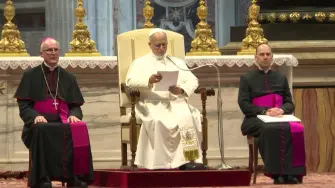 Durante su audiencia semanal en la Basílica de San Pedro, el papa León XIV expresó el miércoles su apoyo a todas las víctimas del terremoto en Colombia, que ha dejado al menos dos centenares de muertos, mientras continúan las labores de rescate.

Twitter: https://twitter.com/eleconomista 
Sitio web: https://www.eleconomista.com.mx/ 
Facebook: https://www.facebook.com/ElEconomista.mx 
Instagram: https://www.instagram.com/eleconomistamx 

#ElEconomista #EETV #AFP